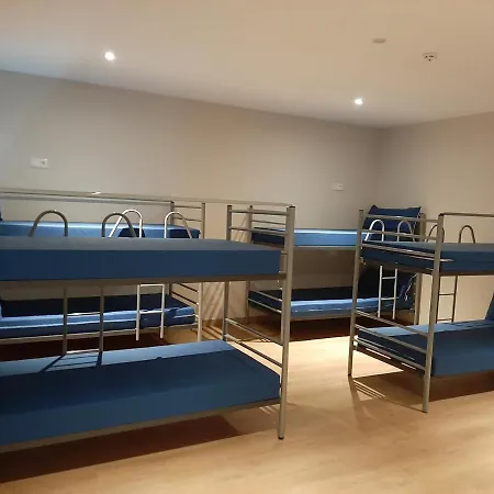 Hotel De *